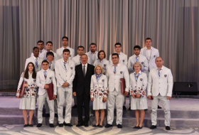 Le président Ilham Aliyev rencontre les athlètes azerbaïdjanais qui ont participé aux JO de Rio
